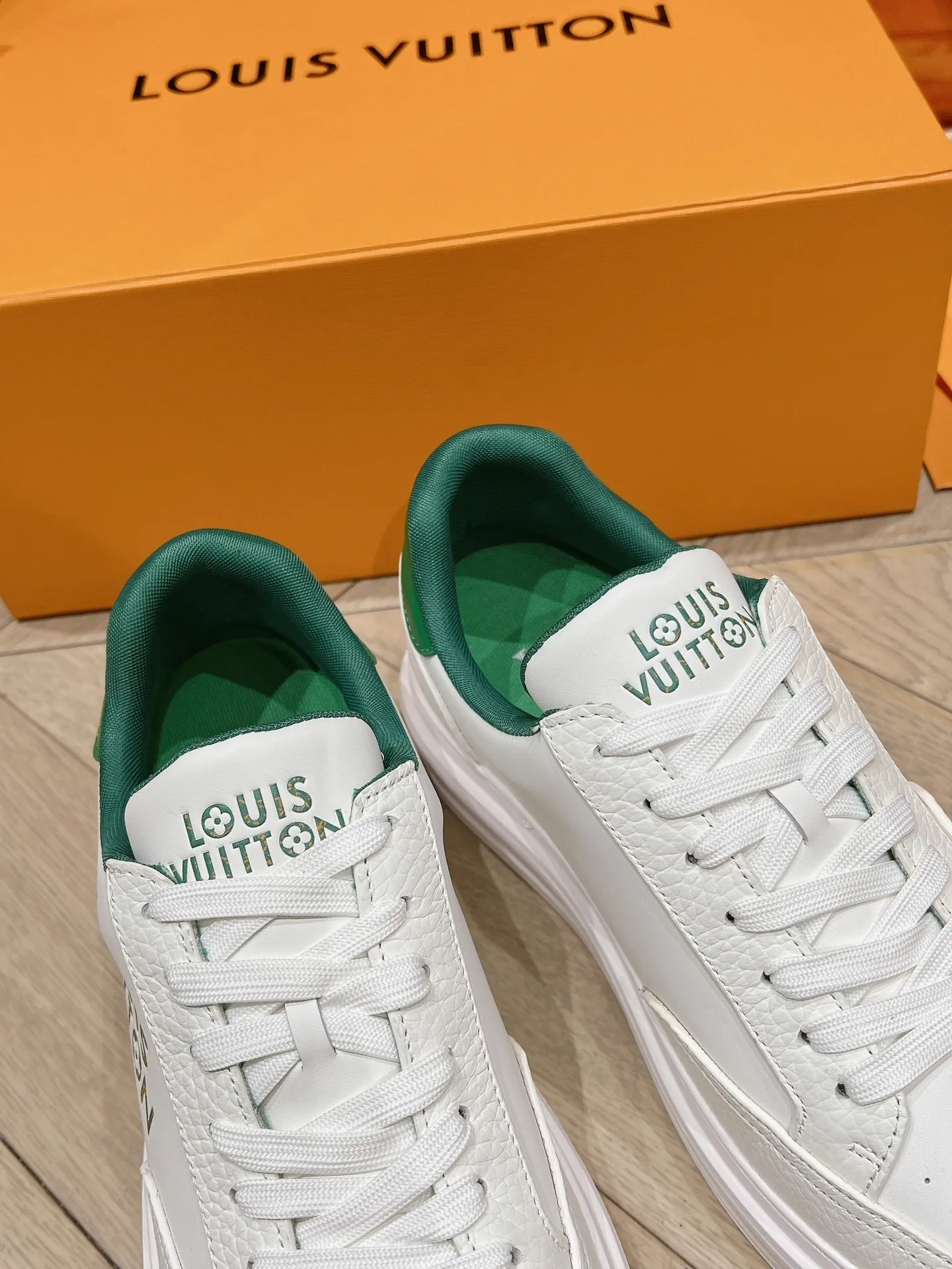 👟👟Ex-factory price 680👟👟 LV 2024 new height-increasing white shoes, color matching and leather craftsmanship, 3D logo embossing technology on the heel to increase the three-dimensional effect, pebbled cowhide, PU foam outsole! Super lightweight! Your feet won’t get tired from walking.  Code number: 37-45